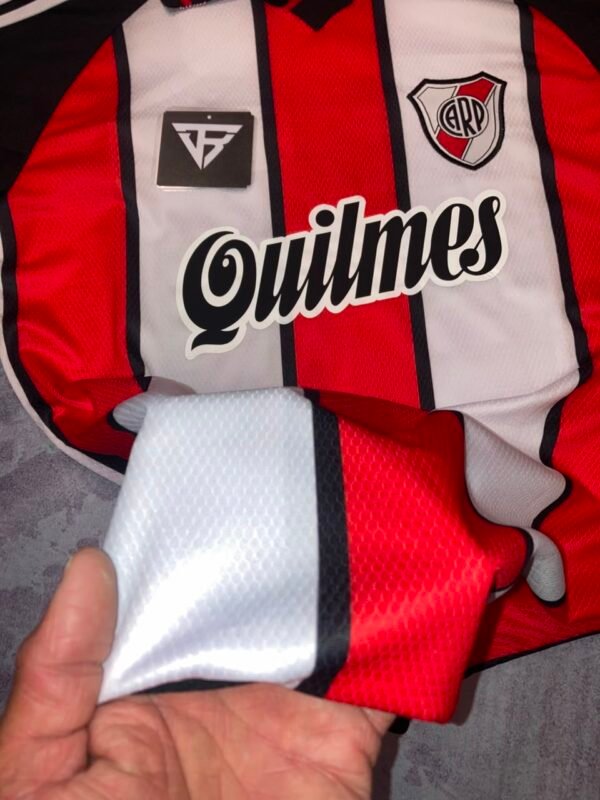 River Retro – Calidad Premium